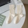 Sommer atmungsaktive Mesh-Mittelsocken für Damen, einfarbige lässige Alltagssocken. - Einheitsgröße / Beige