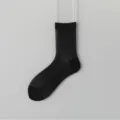 Herren Schwarze Gerippte Sommersocken Atmungsaktives Netz Einfarbig Wadenlange Seidensocken - Crew-Socken / Schwarz