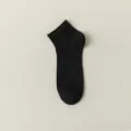 Herren reine Seide Sommer dünne atmungsaktive Kurzsocken, einfarbige lässige nahtlose Netzsocken. - Schwarz