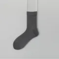 Herren einfarbige dunkelgraue Rippsocken, atmungsaktive Sommer Stricks Variante. - Crew-Socken / Dunkelgrau