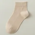 Kinder Einfarbige gerippte kurze Socken in Aprikose, weiche Baumwolle, atmungsaktiv. - Größe M (3-5 Jahre) / Hautfarben