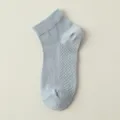 Atmungsaktive Mesh-Kurzsocken für Kinder in Hellblau, ideal für Frühling und Sommer Sport. - Blau