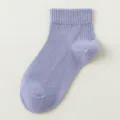 Kinder einfarbige gerippte kurze Socken in Hellviolett, atmungsaktive Baumwolle. - Lila