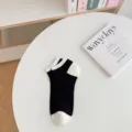 Damen Kurze Socken Schwarz Weiß Kontrast Farbe Freizeit Atmungsaktive Füßlinge Neu - Einheitsgröße / Schwarz