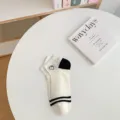 Atmungsaktive Damen Mesh Kurzsocken mit schwarzen Streifen und Absatz für den Sommer. - Einheitsgröße / Herz-Stil