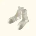Weiße Damen Strick Socken mit süßem Netzmuster, lässige Baumwoll Strümpfe für den Alltag. - Horizontale Streifen Herz