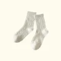 Weiße Damen-Strickstrümpfe in Wadenlänge, bequeme Baumwollsocken für den täglichen Freizeitlook. - Horizontale Streifen Stern