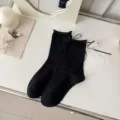 Schwarze Socken mit weißer Spitzen-Schleife, Rollrand, süßes Design für Damen im Alltag. - Einheitsgröße / 1 Paar / Schwarze Schleife