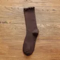 Damen einfarbige Crew Socken süße Rüschenkante Baumwolle Vintage Stil Strümpfe Alltag - Einheitsgröße / Wellenkante / Braun