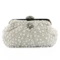 Χειροποίητη γυναικεία τσάντα βραδινή clutch με πέρλες, μεταλλικό πλαίσιο και στραζ. - Λευκό