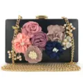 Borsa a tracolla rigida nera con fiori 3D fatti a mano e catena dorata per la sera. - Nero