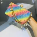 Βραδινή τσάντα clutch με στρας ουράνιο τόξο και κομψή αλυσίδα από μαργαριτάρια. - Μονό Κομμάτι / Ουράνιο τόξο