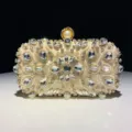 Magnifique pochette de soirée strassée avec perles faites à la main et fermoir perlé. - 19.5*5.5*10.5cm / Or