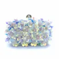 Pochette de soirée florale à sequins exquise avec détails de perles pour femmes. - Blanc
