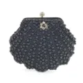Detail der schwarzen Perlentasche, edles Strass-Blumenelement, elegante Muschelform fur Damen. - Schwarz