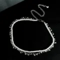 Elegante Perlen Taillenkette mit Schmetterlingsanhängern, vielseitiges Damenaccessoire Detail. - Weiß