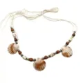 Böhmische Muschel Taillenkette mit Holzlacken und Metallscheiben für den Strandurlaub. - Muschel Perlen Taillenkette (K0397) / Gebrochenes Weiß