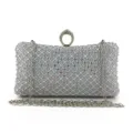 Silberne Strass Abendtasche Clutch mit Metallkettengurt und elegantem Ring-Griff oben. - Damen Clutch-Tasche / Silber