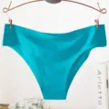 Seamless women's ice silk panties with edge pressing, comfortable breathable daily briefs. - M / Lake Blue