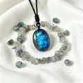 Natural Labradorite Pendant Crystal Chips Bracelet Set Necklace Festival Gift Box. - Labradorite Irregular Pendant And Chip Bracelet Set