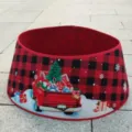 Rot-schwarzer Buffalo-Karo Weihnachtsbaum-Manschette mit Vintage-Lkw-Druck Deko - Weihnachtslastwagen-Stil / Rot/Schwarz Karo