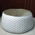 Plüsch weiß grau Weihnachtsbaum Manschette festliche Dekoration Basis Abdeckung Neu - Plüsch Ring / Silberfaden Grau Karo