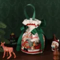 Weihnachtlicher Kordelzug Geschenksack mit grüner Schleife und festlichem Print für Süßigkeiten. - Druckstil 03-MC mit Boden