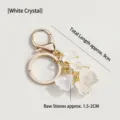 Natuurlijke witte kristal ruwe steen sleutelhanger met goudkleurige hardware, circa 9 cm. - Onregelmatige Ruwe Bergkristal / Lengte 9cm (Steen 1.5-2cm)