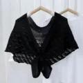Schwarzes Strick Cape Schal für Damen, stilvolles hohles Design, leichtes Halstuch neu. - 130cm / Schwarz