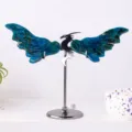 Adorno de alas de dragón de cristal de apatito azul natural con soporte de metal para decoración. - Apatita / Aprox. 18.5*13cm