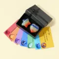 Natürliches Kristall Chakra Stein Set mit Stern und Herz Daumen Sorgensteinen und Geschenkbox. - Stern Und Herz Kombi Set