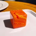 Cubo antistress marmorizzato rosso giallo giocattolo sensoriale rimbalzo lento antistress - Misura 4cm / Cubo a Vortice Arancione