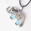 Silberfarbene Elefant Anhänger Kette mit Opal und Strasssteinen an schwarzem Kordelband. - Mit Lederseil / Opal / Regenbogen