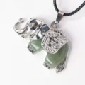 Grüner Kristall Elefant Anhänger Halskette mit Silber Legierung Strass stilvoller Schmuck. - Mit Lederseil / Aventurin-Jade / Grün