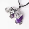 Silberner Elefanten Anhänger Halskette mit violettem Kristallstein für Damen Accessoires. - Lila