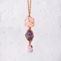 Ciondolo in cristallo grezzo naturale collana con borsa a rete tessuta a mano gioielli - Quarzo Rosa e Ametista