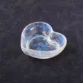 Ciotola in resina a forma di cuore con scaglie di cristallo naturale blu e brillantini - Opal Love Bowl