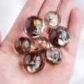 Sfera di cristallo in quarzo fumé naturale con inclusioni arcobaleno per decorazione casa. - Sfera di Quarzo Fumè Cangiante / circa 2.8-3.2cm