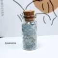 Natürliche Aquamarin Kristall Splitter Steine in klarem Glas Wunschflaschen mit Korken. - Aquamarin