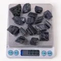 Pietra grezza di tormalina nera naturale cristallo campione minerale per decorazione e aroma. - 1-2CM / Confezione da 100g