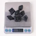 Pietra grezza di tormalina nera, ghiaia minerale di cristallo per decorazione e aromatherapia. - 1-2CM / Peso 50g