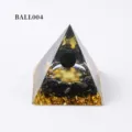 Handgefertigte Orgonit Pyramide aus Epoxidharz mit Kristallkugel und Steinen für Auto - Obsidian Kies Und Kugel Goldfolie Stil (BALL004)