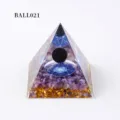 Orgonit Kristall Pyramide mit Amethyst Splittern, Goldfolie und heiliger Geometrie Kugel. - Amethyst und Obsidiankugel Stil (BALL021)