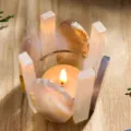 Candelabro de ágata y cristal natural con varillas de selenita y vela de té cálida. - Estilo de Rodaja de Ágata y Barra de Selenita