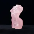 Sculpture de sculpture en cristal de torse féminin en quartz rose naturel pour le décor de maison. - Sculpture de Torse de Mannequin Féminin en Quartz Rose Naturel / Env. 10cm