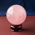 Sphère en cristal de quartz rose naturel ornement poli avec socle en bois déco. - Sphère de Quartz Rose (Haute Qualité) / Env. 4-5cm (Avec Base)
