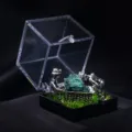 Campione minerale di malachite soprammobile micro paesaggio minatore con scatola trasparente. - Minatore che Solleva Cesto (Malachite)