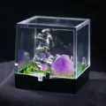 Ornament micro paesaggio minatore di cristallo con scatola trasparente e ametista. - Minatore che Scava (Ametista)