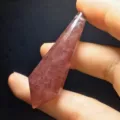 Natürlicher Kristall Pendel 12-Facettierter Edelstein Anhänger für Meditation und Yoga - Erdbeerquarz (Mit Anhängerloch)