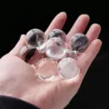 Natürliche klare Quarzkristallkugeln polierte Edelsteinperlen für Heimdekoration Display. - Durchmesser ca. 5cm (Einlagige Basis) / Klarer Kristallball (Transparent)